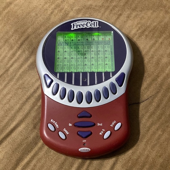 Radica Big Screen Free Handheld Electronic Free Cell - Picture 1 of 1